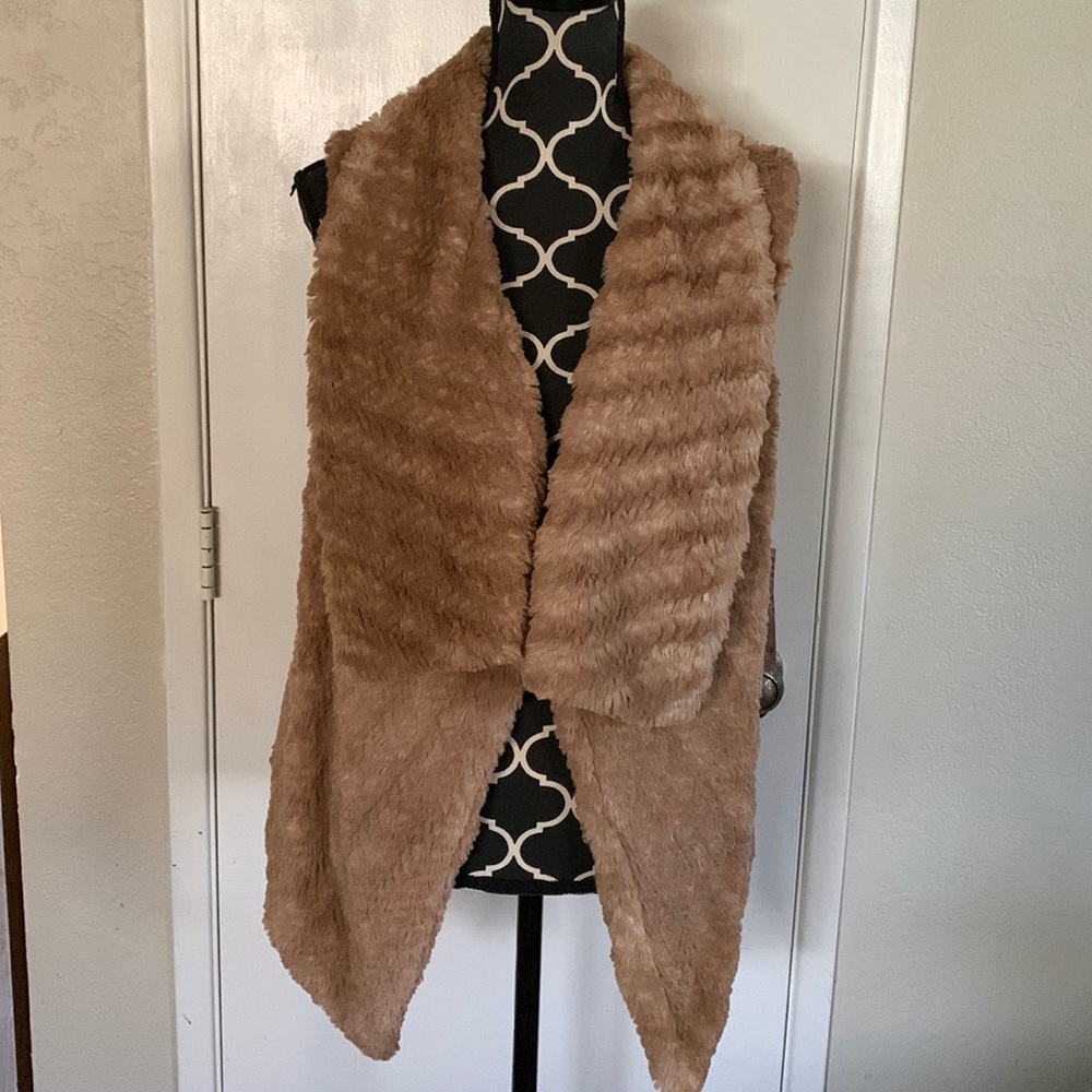 Super soft Fur Vest NWT size Med‎ Celebrity Pink